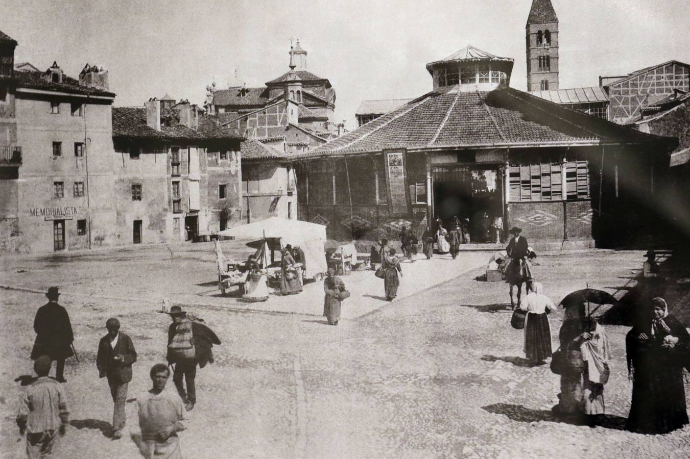 Fotografía de la exposicion 'Memorias de una ciudad'. Con la colaboración de la Fundación Joaquín Díaz en la Casa de Revilla de Valladolid.