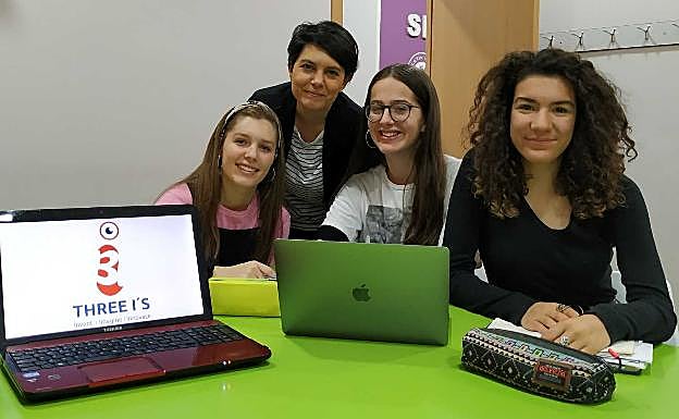 Sara Cañas, Mariví Varona, Laura Aranzábal y Alicia del Prado, miembros del equipo finalista Three I´s 