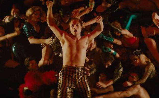 La escena de la orgía en 'Rocketman', censurada en los cines rusos.