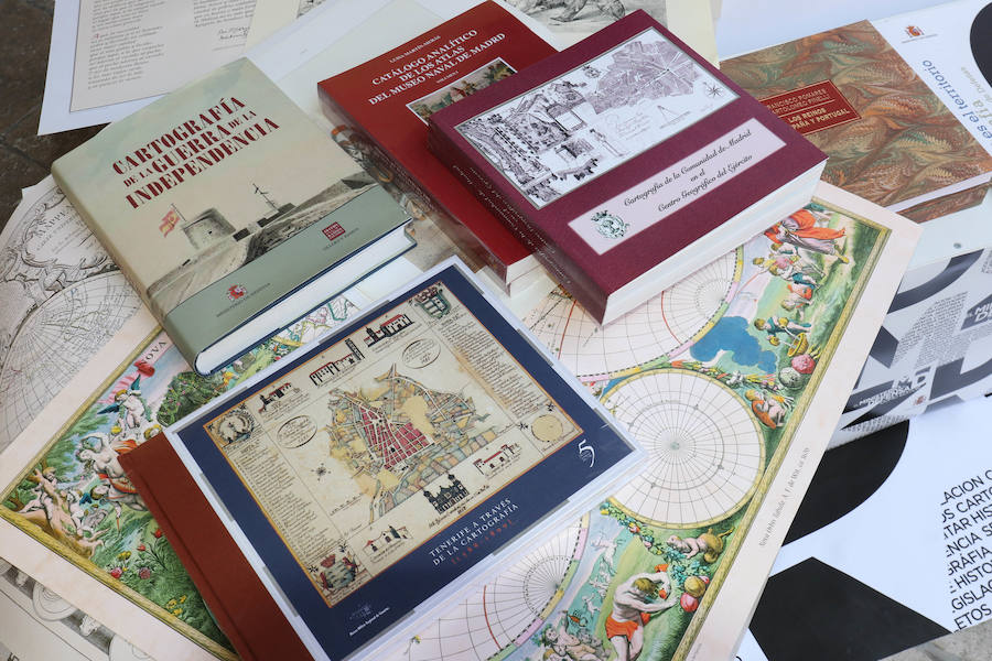 La muestra recoge la labor de este departamento en materia de edición de revistas, catálogos, cartografía e imágenes de la historia militar