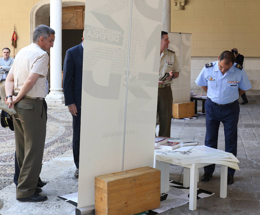 La muestra recoge la labor de este departamento en materia de edición de revistas, catálogos, cartografía e imágenes de la historia militar
