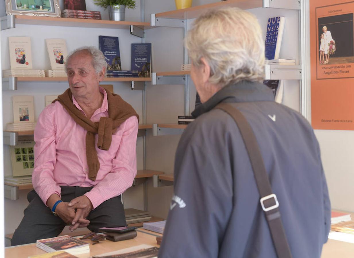 La Plaza Mayor de Valladolid acoge las casetas de la Feria de Libro con las novedades editoriales