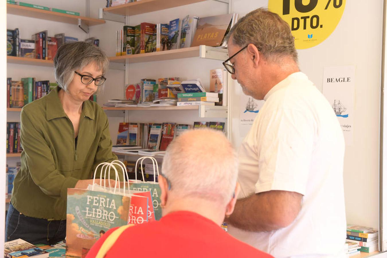 La Plaza Mayor de Valladolid acoge las casetas de la Feria de Libro con las novedades editoriales