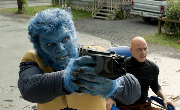 Bestia (Nicholas Hoult) y el profesor Xavier, encarnado por James McAvoy, en 'X-Men. Fénix oscura'.