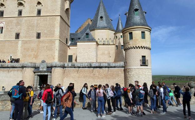 Visitantes en la entrada del Alcázar de Segovia el pasado mes de mayo.
