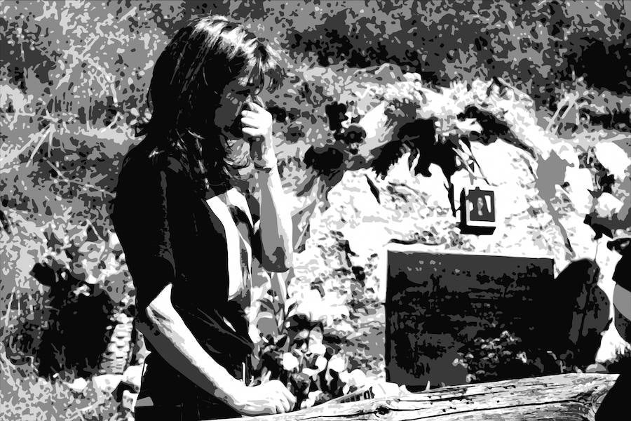 Julia Fernández, madre de Sheila Barrero, durante uno de los homenajes a la joven.