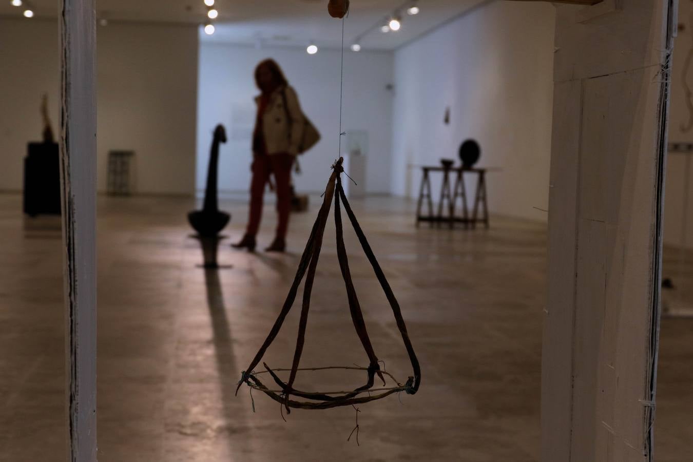 Eva Lootz, Ignasi Aballí, Adolfo Scholosser, Cristina Iglesias, Teresa Solar y Patricia Dauder, entre los treinta artistas con obra en la exposición, que se puede visitar hasta el 13 de octubre