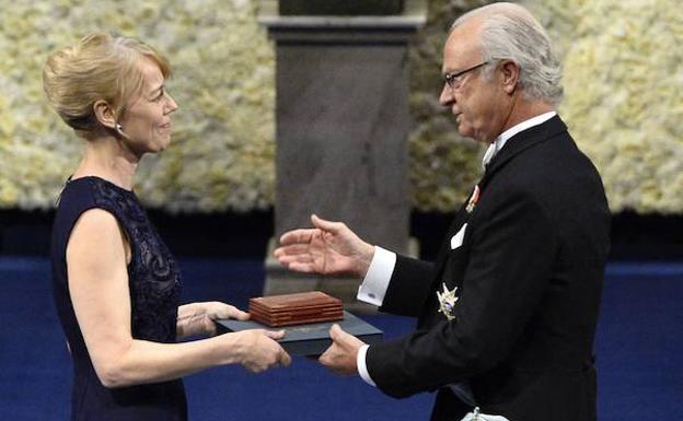 Jenny Munro, hija de Alice Munro, en la recepciónd el Premio Nobel de Literatura, concedido a su madre en 2013.