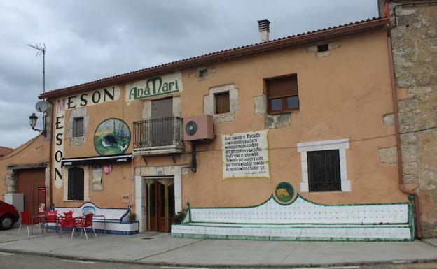 Fachas del Mesó Ana Mari en Oquillas, Burgos. 