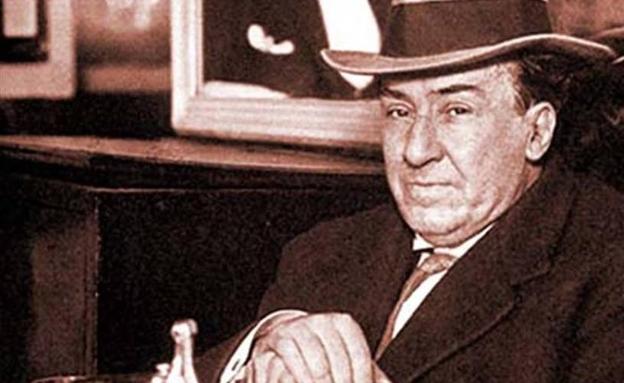 Antonio Machado en el madrieño café de Las Salesas.