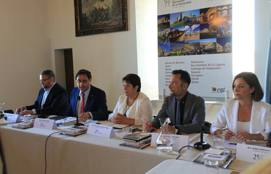 Fotos: El Alcázar acoge la asamblea del Grupo de Ciudades Patrimonio de la Humanidad de España