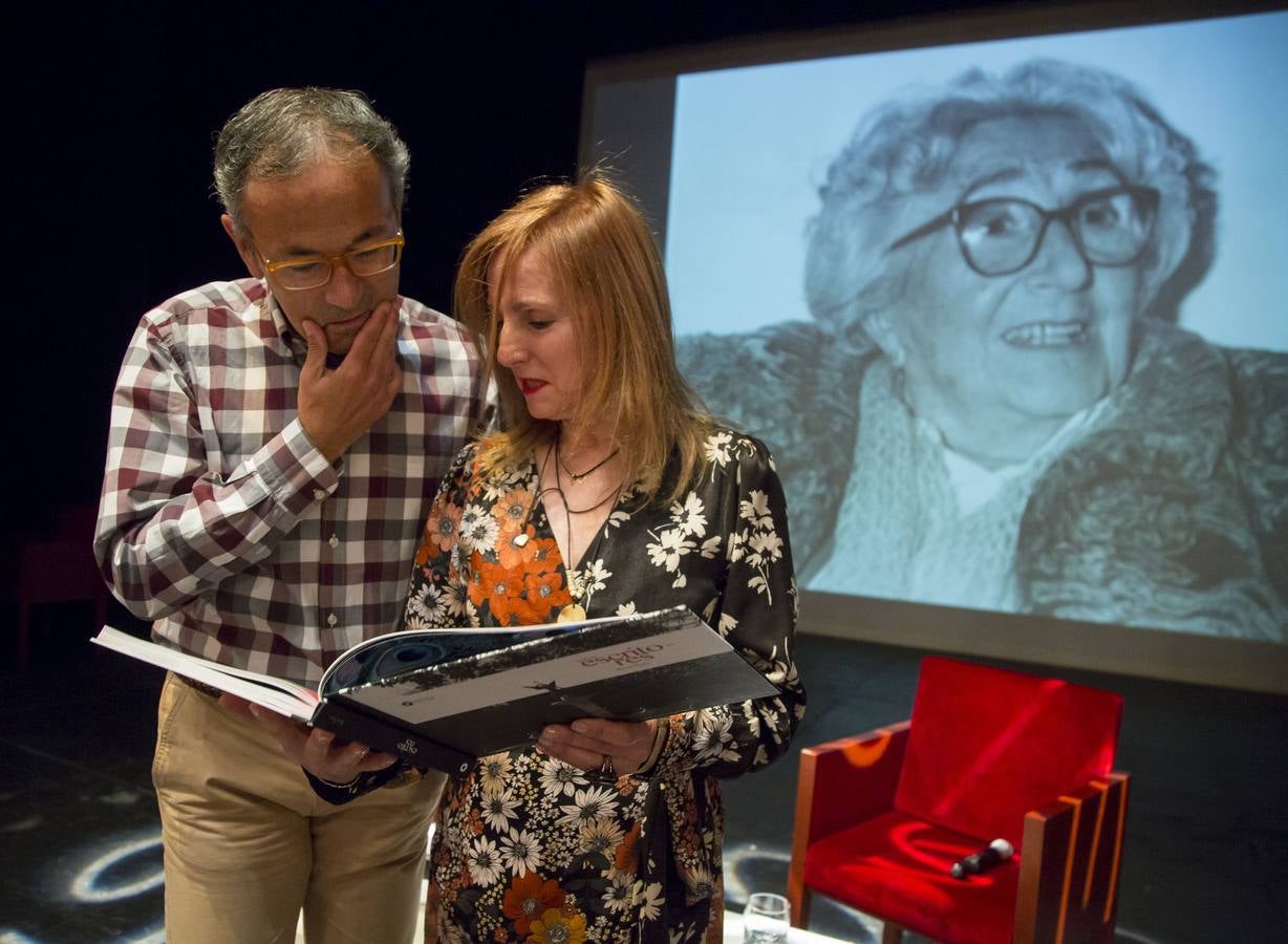 Fotos: La fotógrafa Henar Sastre presenta el libro&#039;Sobre escritores&#039;, una recopilación de 108 retratos de literatos que han visitado Valladolid