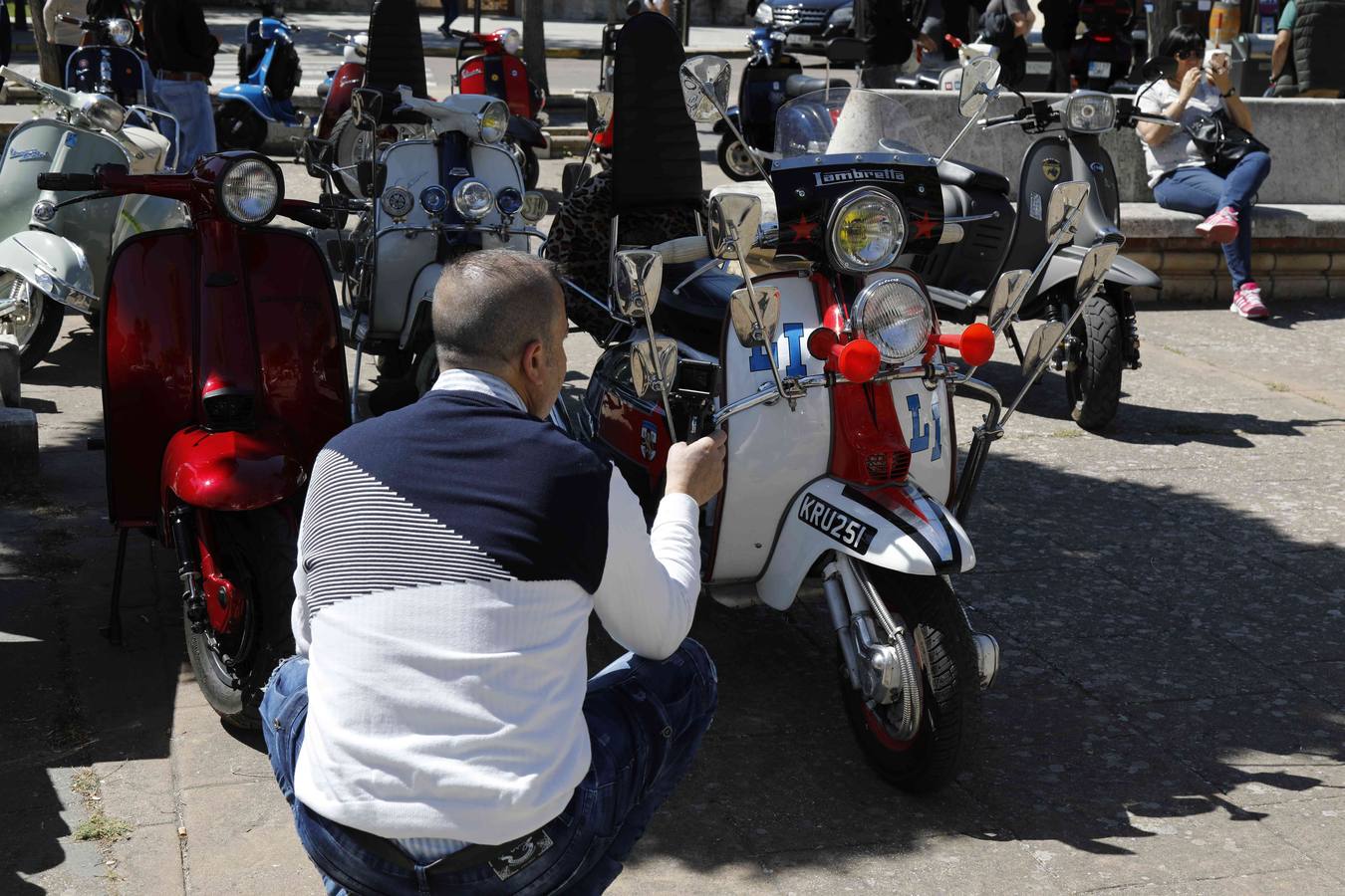 Más de 150 inscritos procedentes de toda España recorren las calles de la localidad para «compartir moto y amistad»