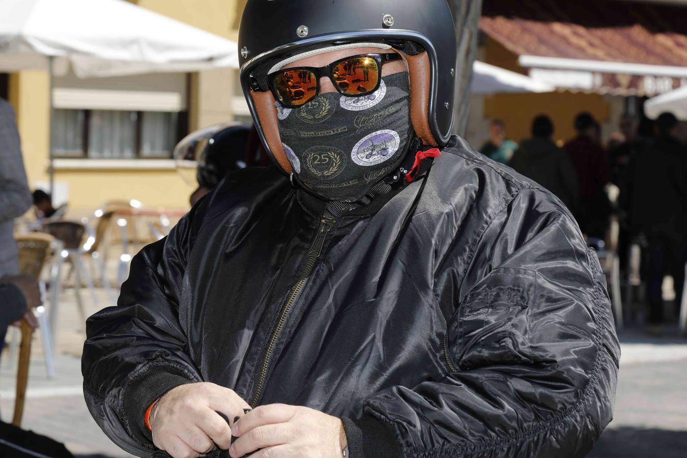 Más de 150 inscritos procedentes de toda España recorren las calles de la localidad para «compartir moto y amistad»