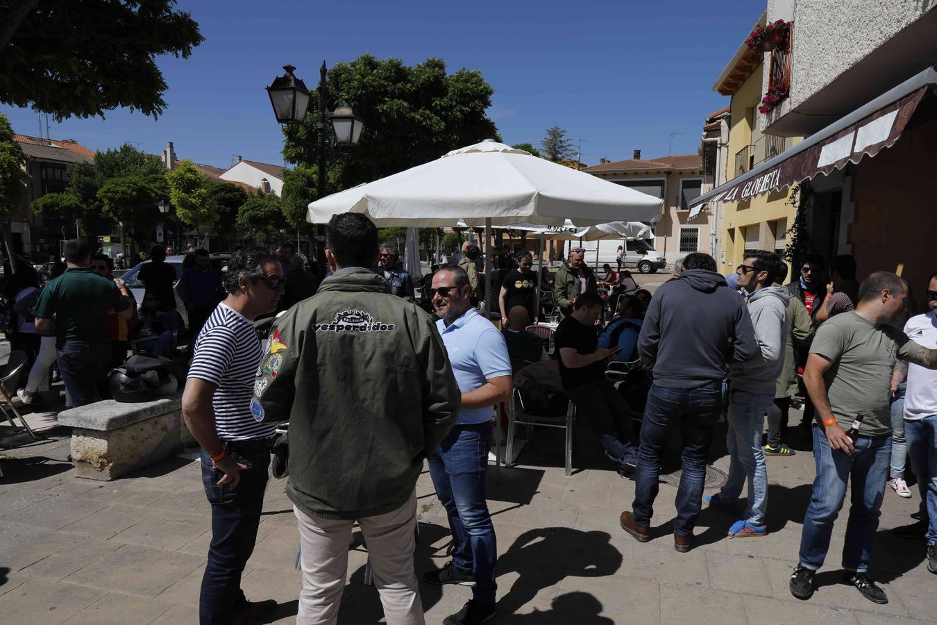 Más de 150 inscritos procedentes de toda España recorren las calles de la localidad para «compartir moto y amistad»