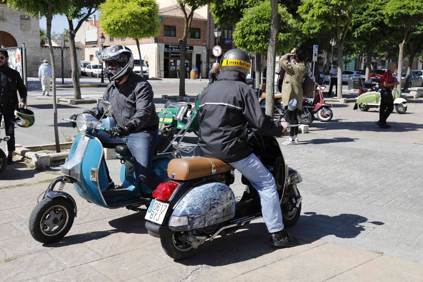 Más de 150 inscritos procedentes de toda España recorren las calles de la localidad para «compartir moto y amistad»