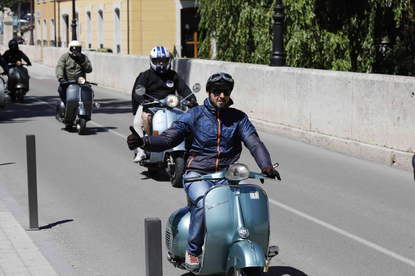 Más de 150 inscritos procedentes de toda España recorren las calles de la localidad para «compartir moto y amistad»