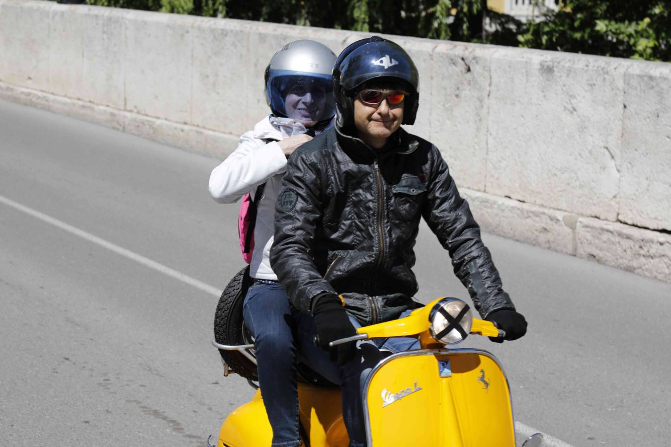 Más de 150 inscritos procedentes de toda España recorren las calles de la localidad para «compartir moto y amistad»