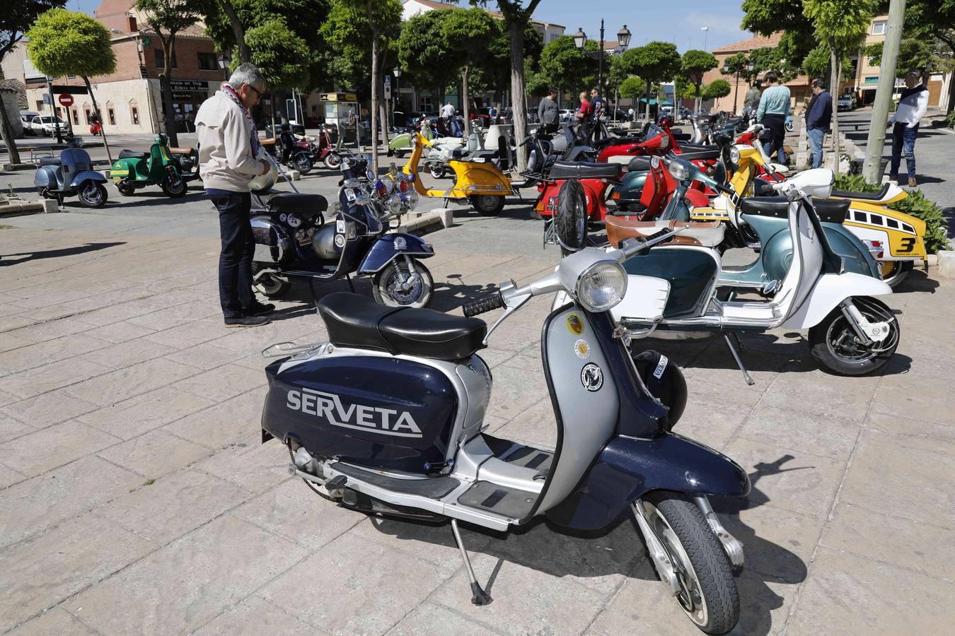 Más de 150 inscritos procedentes de toda España recorren las calles de la localidad para «compartir moto y amistad»