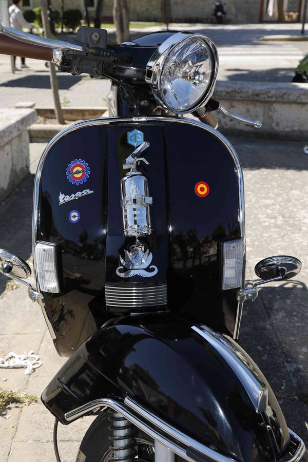 Más de 150 inscritos procedentes de toda España recorren las calles de la localidad para «compartir moto y amistad»