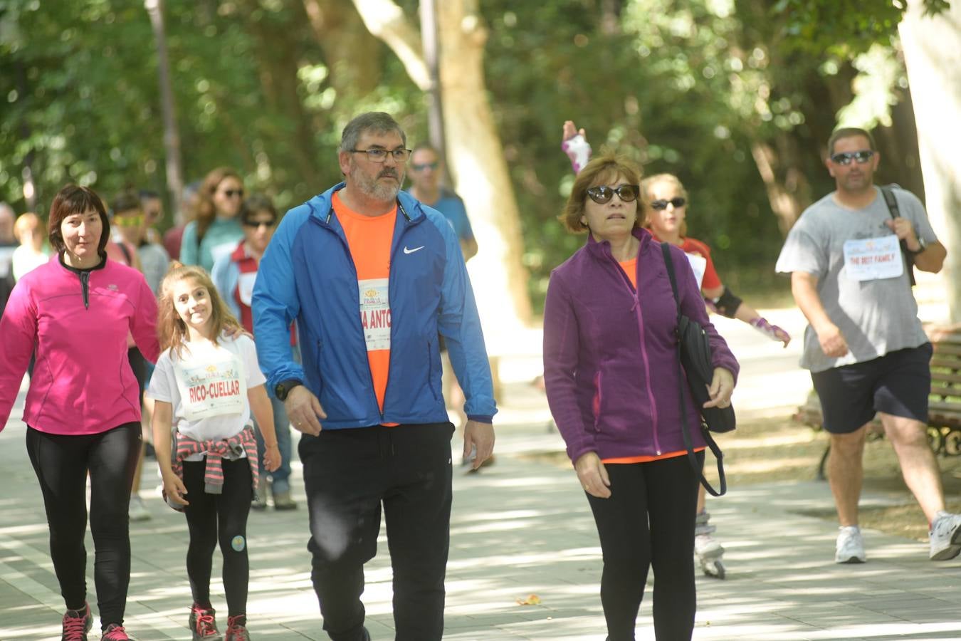 Más de 1.500 personas se han inscrito en esta marcha popular organizada de manera conjunta por El Norte de Castilla y por la Federación de Atletismo de Castilla y León con el espíritu de recorrer los algo más de cinco kilómetros del trazado por las calles más emblemáticas de la ciudad