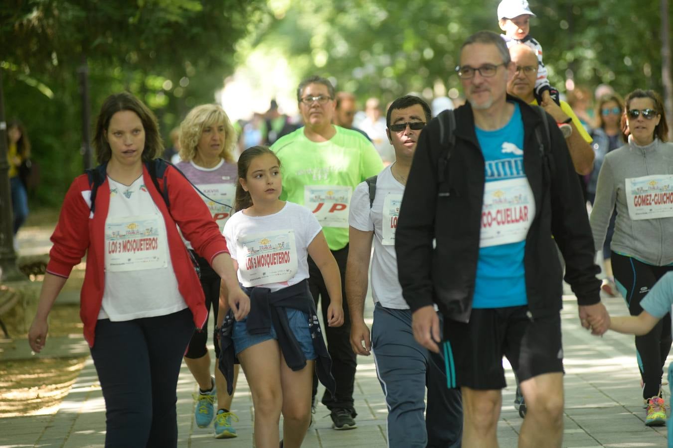 Más de 1.500 personas se han inscrito en esta marcha popular organizada de manera conjunta por El Norte de Castilla y por la Federación de Atletismo de Castilla y León con el espíritu de recorrer los algo más de cinco kilómetros del trazado por las calles más emblemáticas de la ciudad