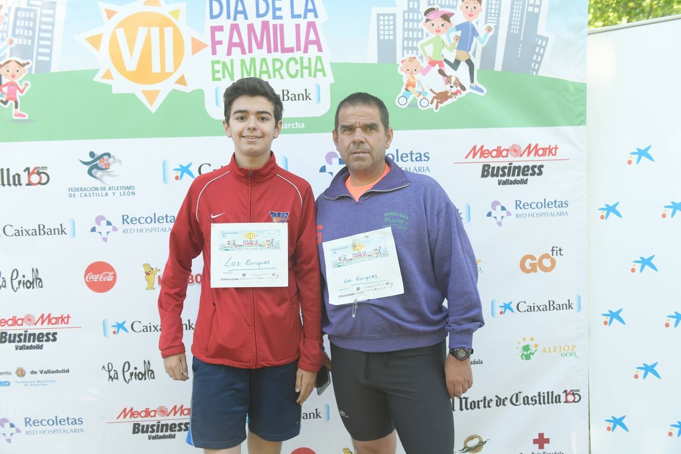 Tras aproximadamente una hora de recorrido han comenzado a llegar las familias de nuevo a meta, al Paseo de los Coches del Campo Grande, donde han podido disfrutar de una clase de zumba, para después reponer fuerzas con una degustación de un guiso de judías del Barco de Ávila elaboradas por el restaurante La Criolla