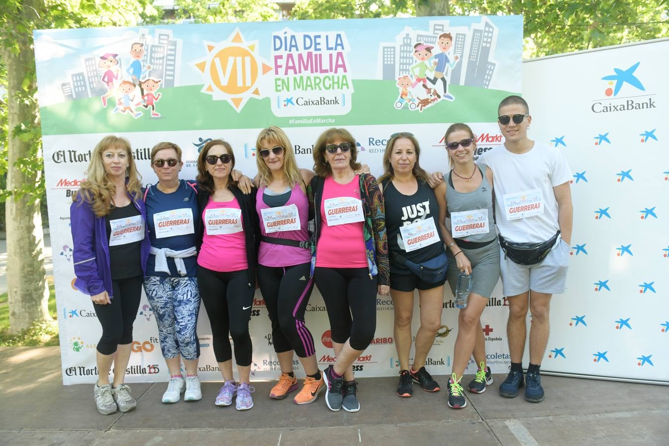 Tras aproximadamente una hora de recorrido han comenzado a llegar las familias de nuevo a meta, al Paseo de los Coches del Campo Grande, donde han podido disfrutar de una clase de zumba, para después reponer fuerzas con una degustación de un guiso de judías del Barco de Ávila elaboradas por el restaurante La Criolla