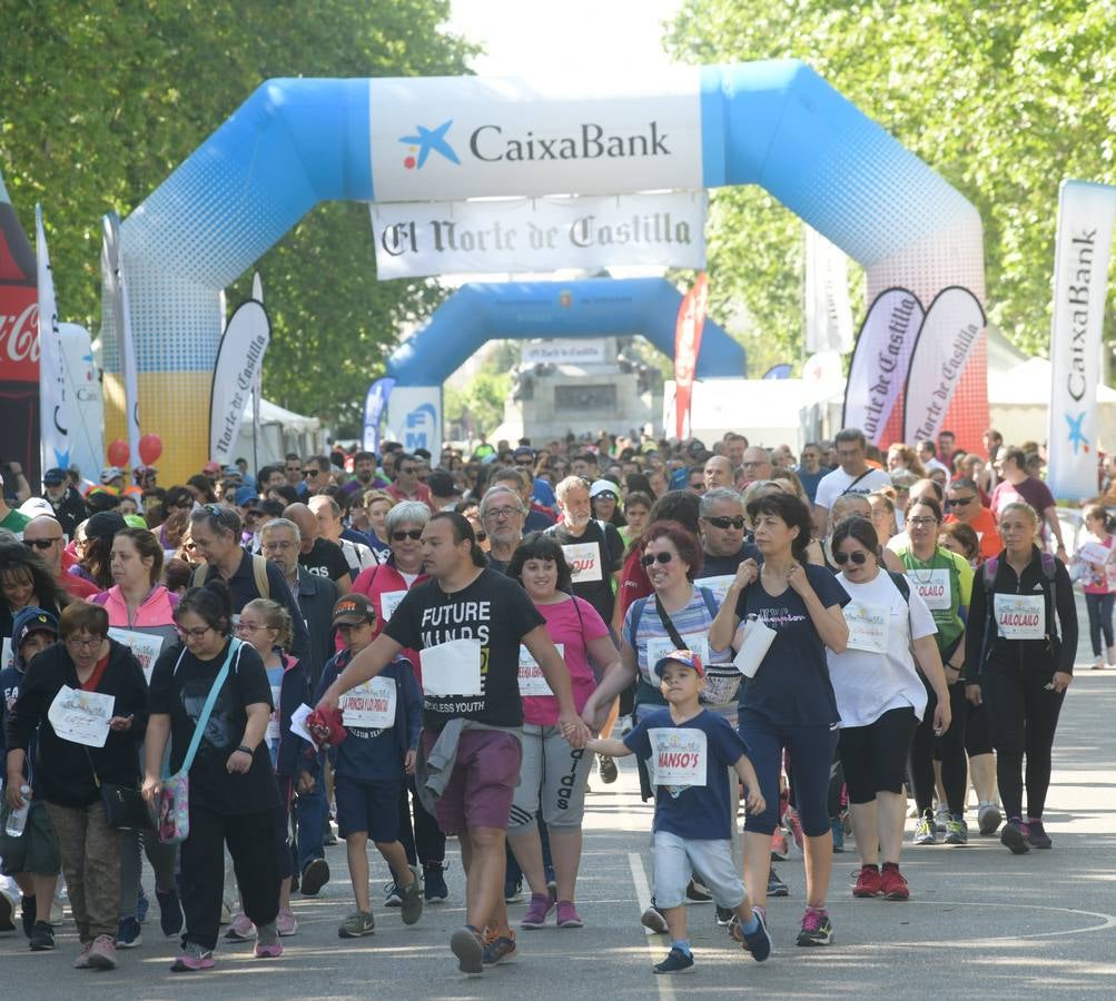 Más de 1.500 personas se han inscrito en esta marcha popular organizada de manera conjunta por El Norte de Castilla y por la Federación de Atletismo de Castilla y León con el espíritu de recorrer los algo más de cinco kilómetros del trazado por las calles más emblemáticas de la ciudad 