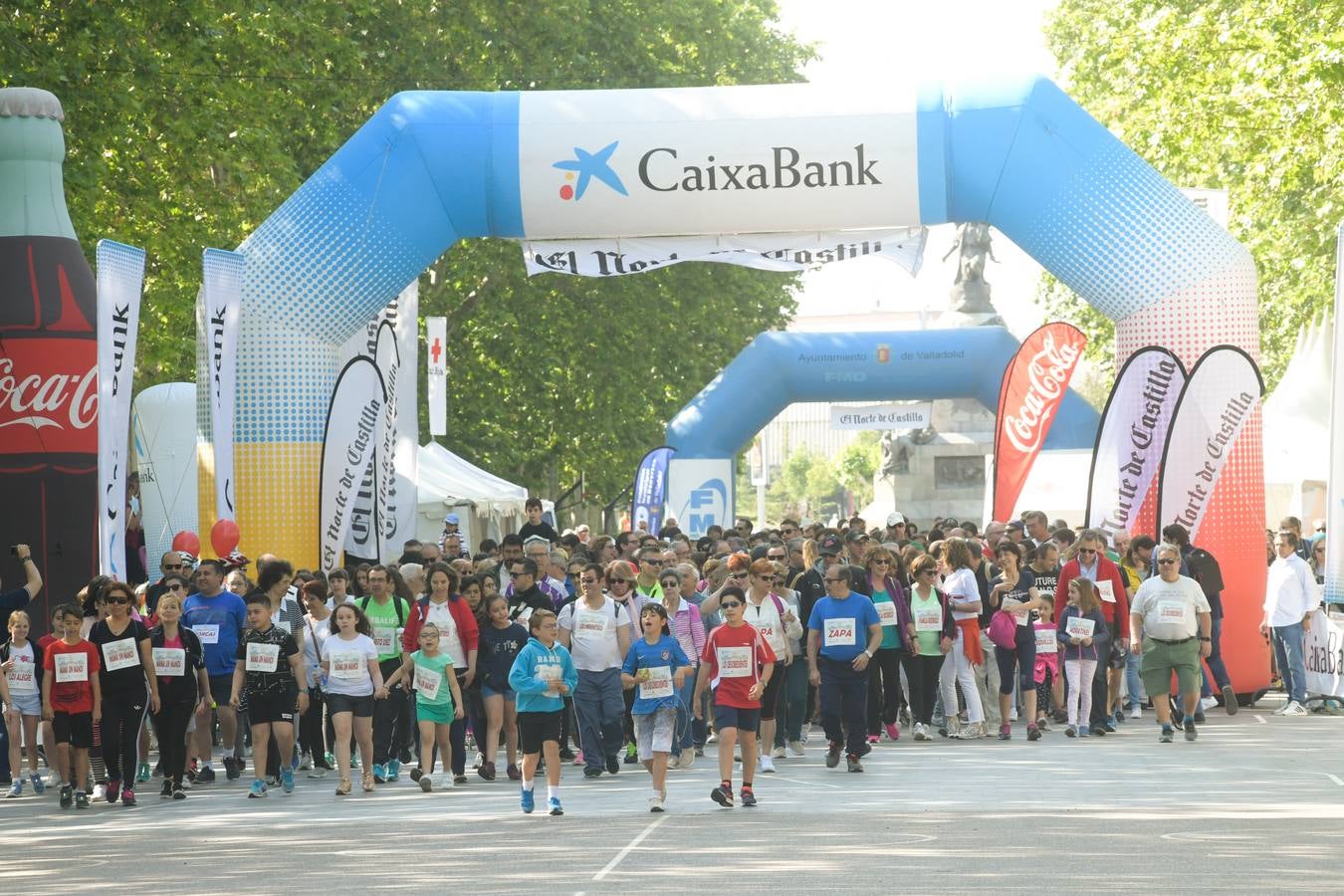 Más de 1.500 personas se han inscrito en esta marcha popular organizada de manera conjunta por El Norte de Castilla y por la Federación de Atletismo de Castilla y León con el espíritu de recorrer los algo más de cinco kilómetros del trazado por las calles más emblemáticas de la ciudad 