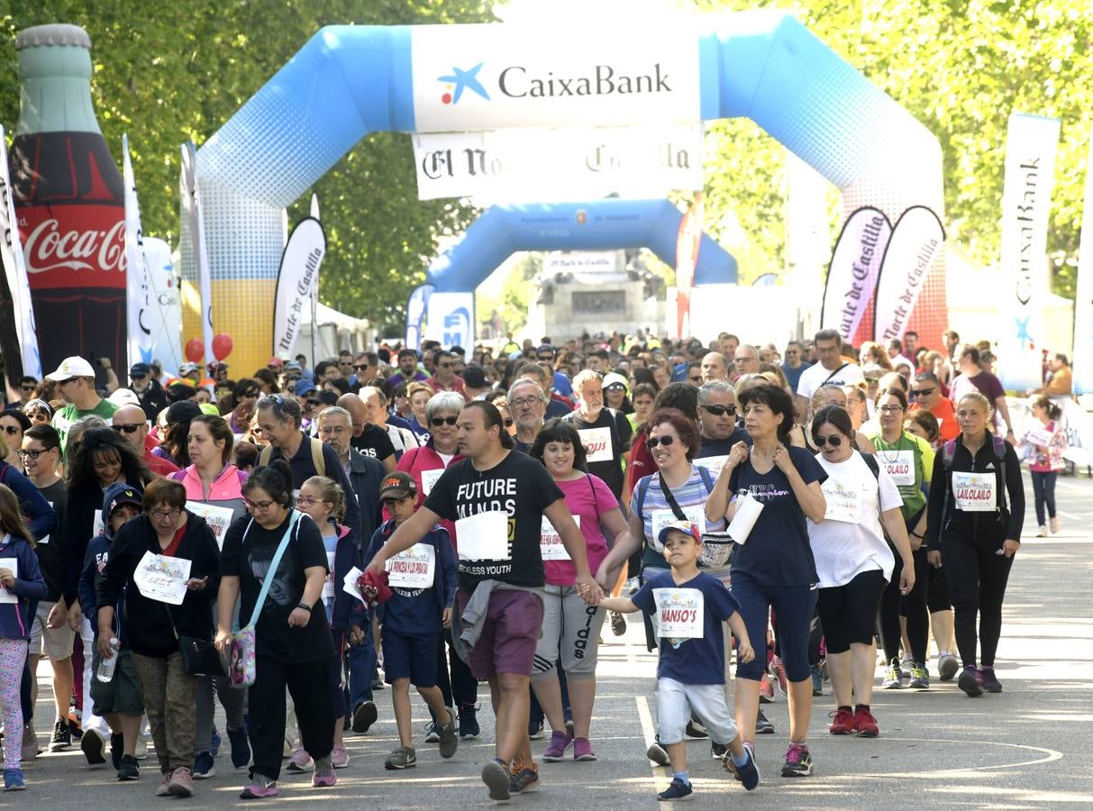 Más de 1.500 personas se han inscrito en esta marcha popular organizada de manera conjunta por El Norte de Castilla y por la Federación de Atletismo de Castilla y León con el espíritu de recorrer los algo más de cinco kilómetros del trazado por las calles más emblemáticas de la ciudad 