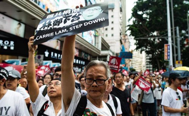 Miles de personas han protestado este domingo en las calles de Hong Kong.