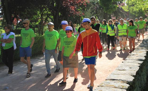 Participantes en la tercera Marcha Popular de Parkinson Segovia.