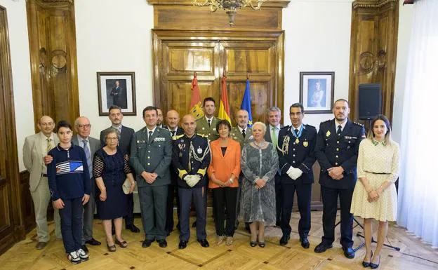 Foto de familia tras la entrega de las medallas. 