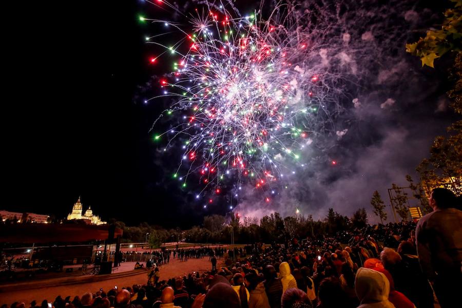 La programación de las fiestas del patrón de la ciudad ha incluido música, teatro, fuegos artificiales y un concierto homenaje a la música disco de los 7 y 80, entre otras cosas.