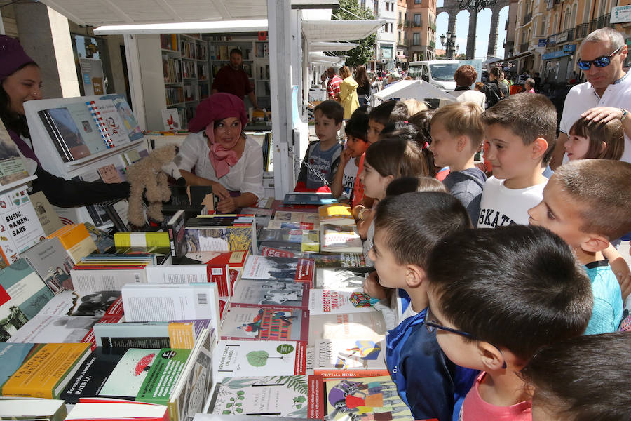 Fotos: Feria del Libro en la Avenida del Acueducto