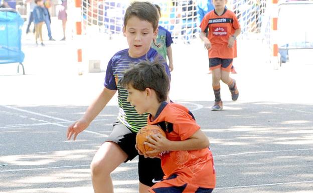 Imagen principal - 90 partidos para poner punto final al balonmano escolar