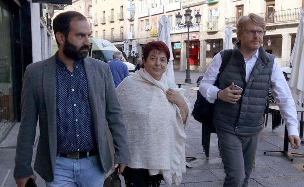 Clara Luquero, junto al jefe de Alcaldía y el número dos del PSOE municipal. 