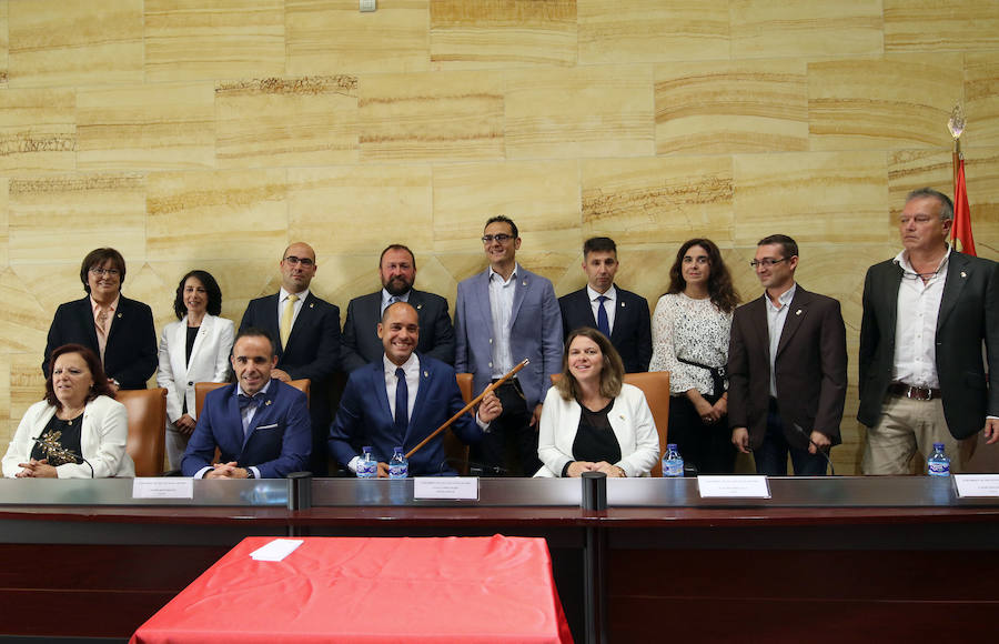 Fotos: Samuel Alonso coge el relevo de Joseé Luis Vázquez en el ayuntamiento del Real Sitio