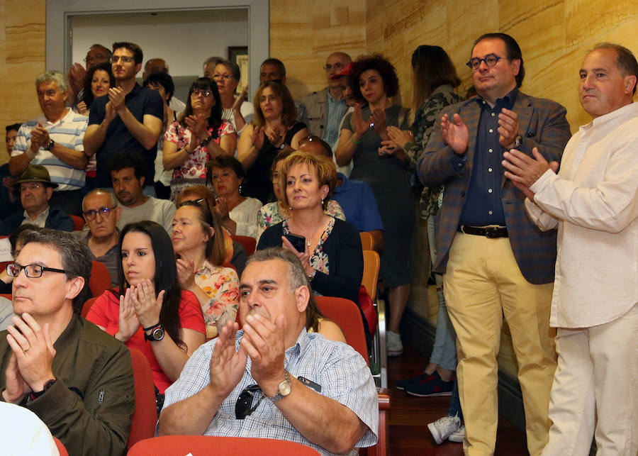 Fotos: Samuel Alonso coge el relevo de Joseé Luis Vázquez en el ayuntamiento del Real Sitio