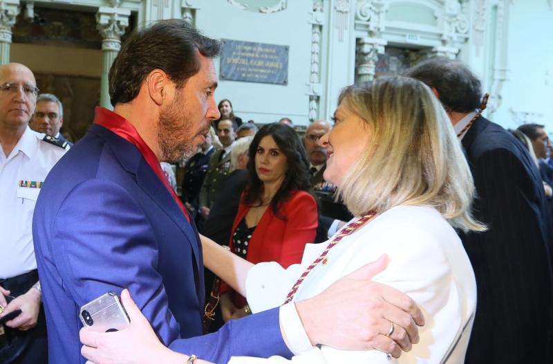 El alcalde de Valladolid, Óscar Puente, ha sido investido este sábado por segundo mandato consecutivo en un Pleno de constitución de la Corporación del Ayuntamiento vallisoletano, gracias a los once votos de los concejales del Grupo Socialista y a los tres de Toma la Palabra, con lo que ha obtenido la mayoría absoluta necesaria para ser proclamado alcalde en la primera votación