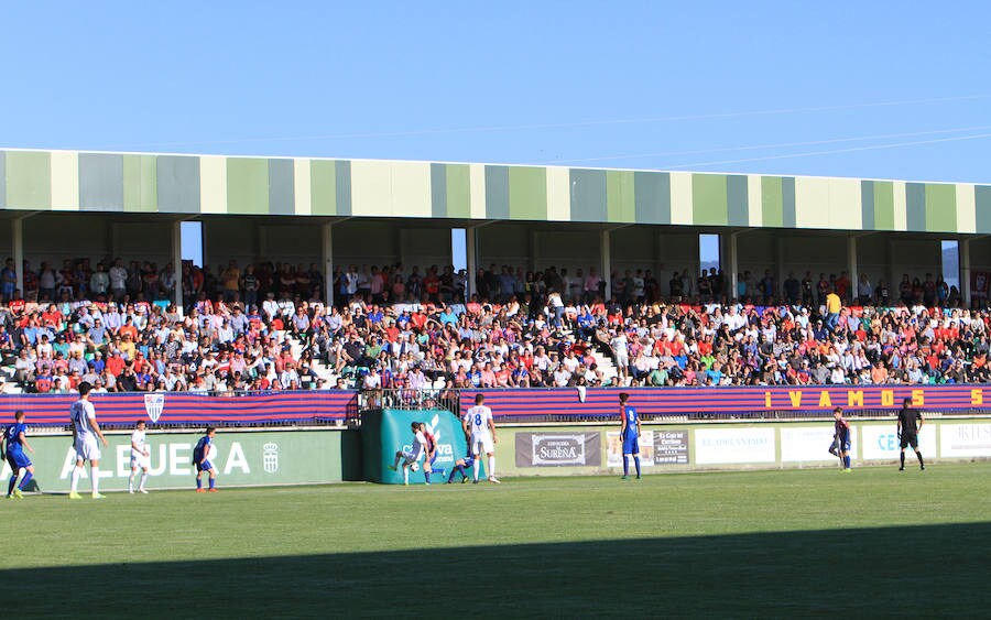 Fotos: La Segoviana pierde sus opciones de ascenso con la derrota ante el Villarrobledo.