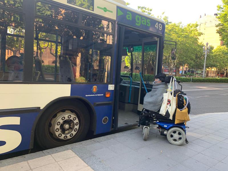 Autobús que no dispone de rampa. 