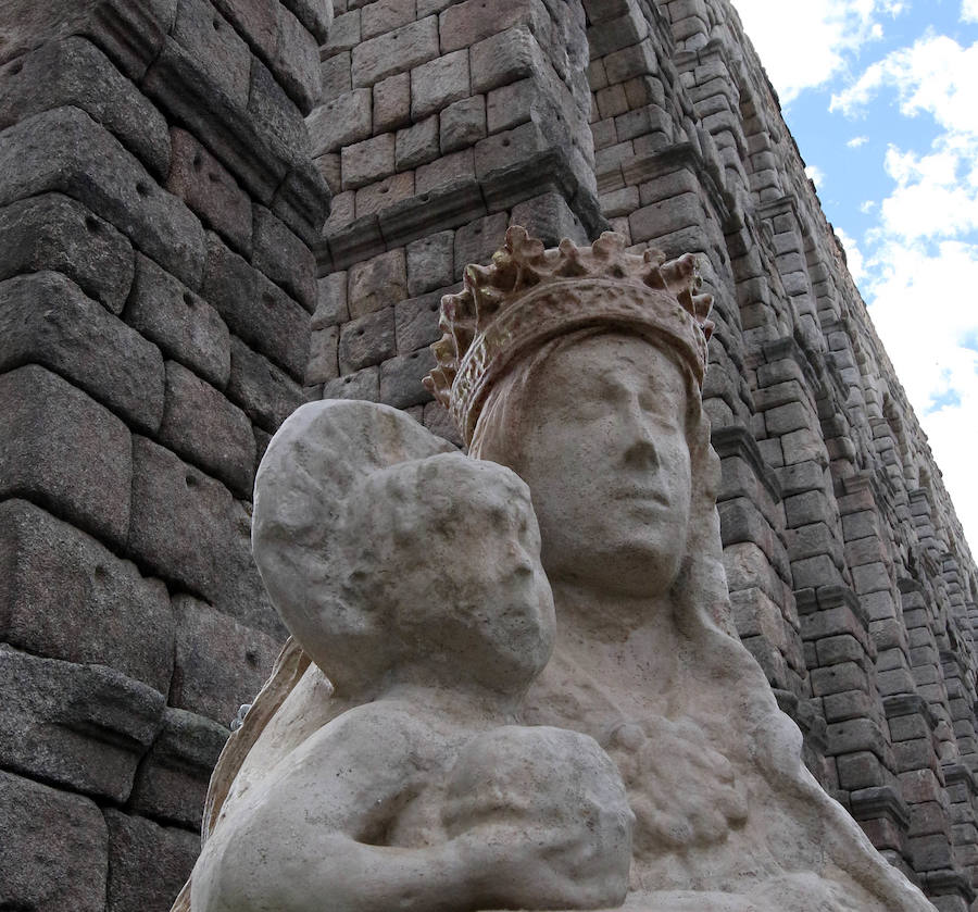 Fotos: La réplica de la Virgen ya está en el Acueducto