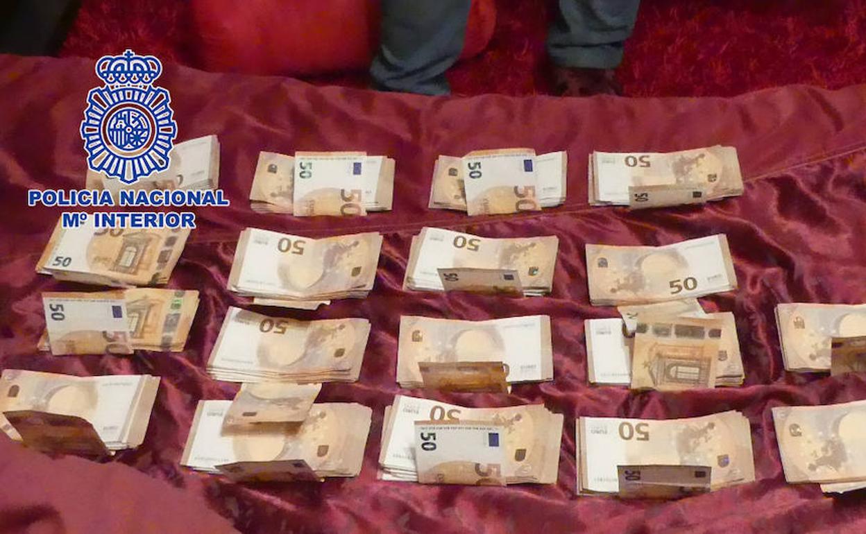 Imagen del dinero incautado en la operación