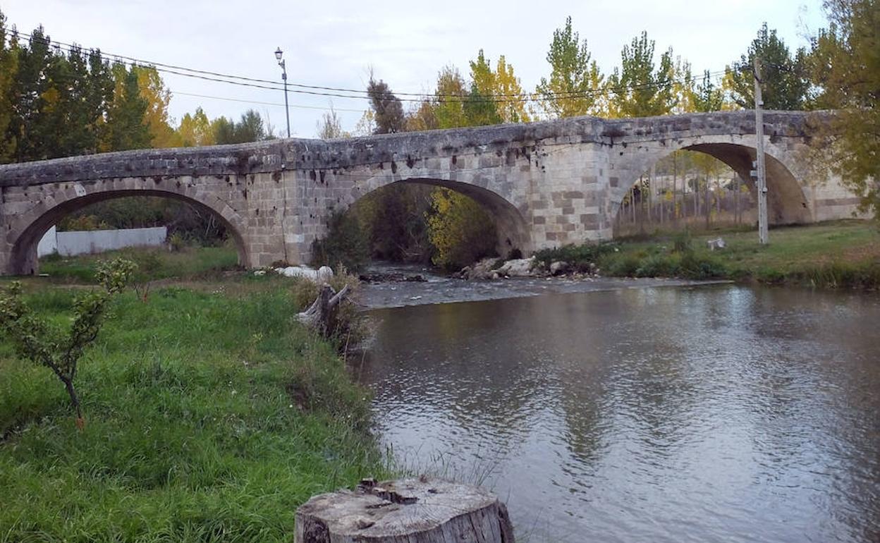 Puente medieval sobre el río Duratón en Fuentidueña.