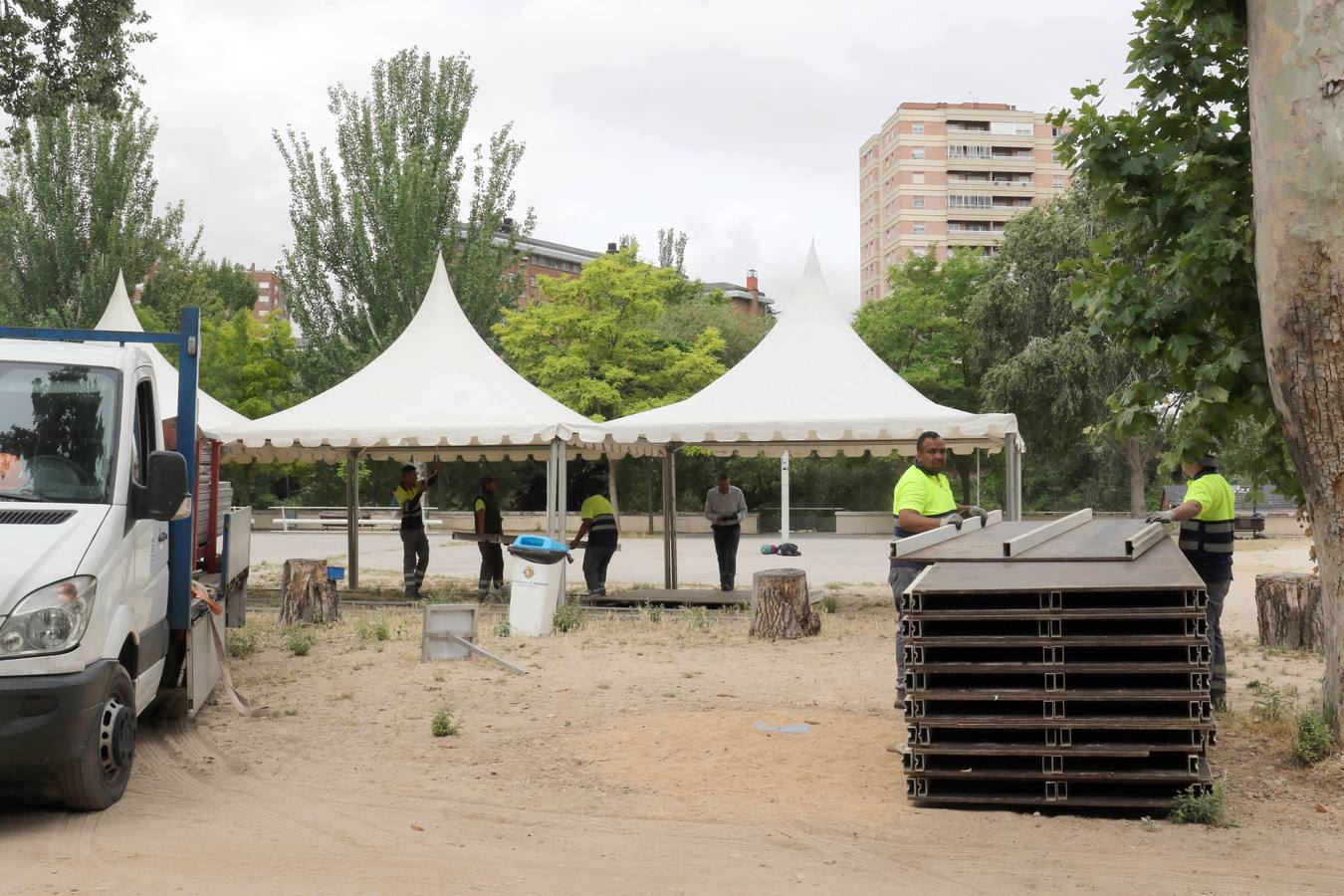 Fotos: La playa de Las Moreras se pone a punto para el verano