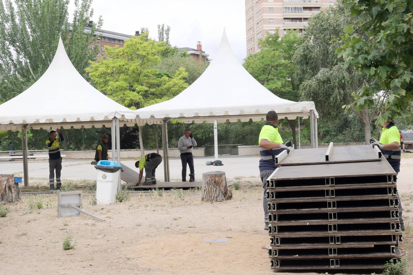 Fotos: La playa de Las Moreras se pone a punto para el verano