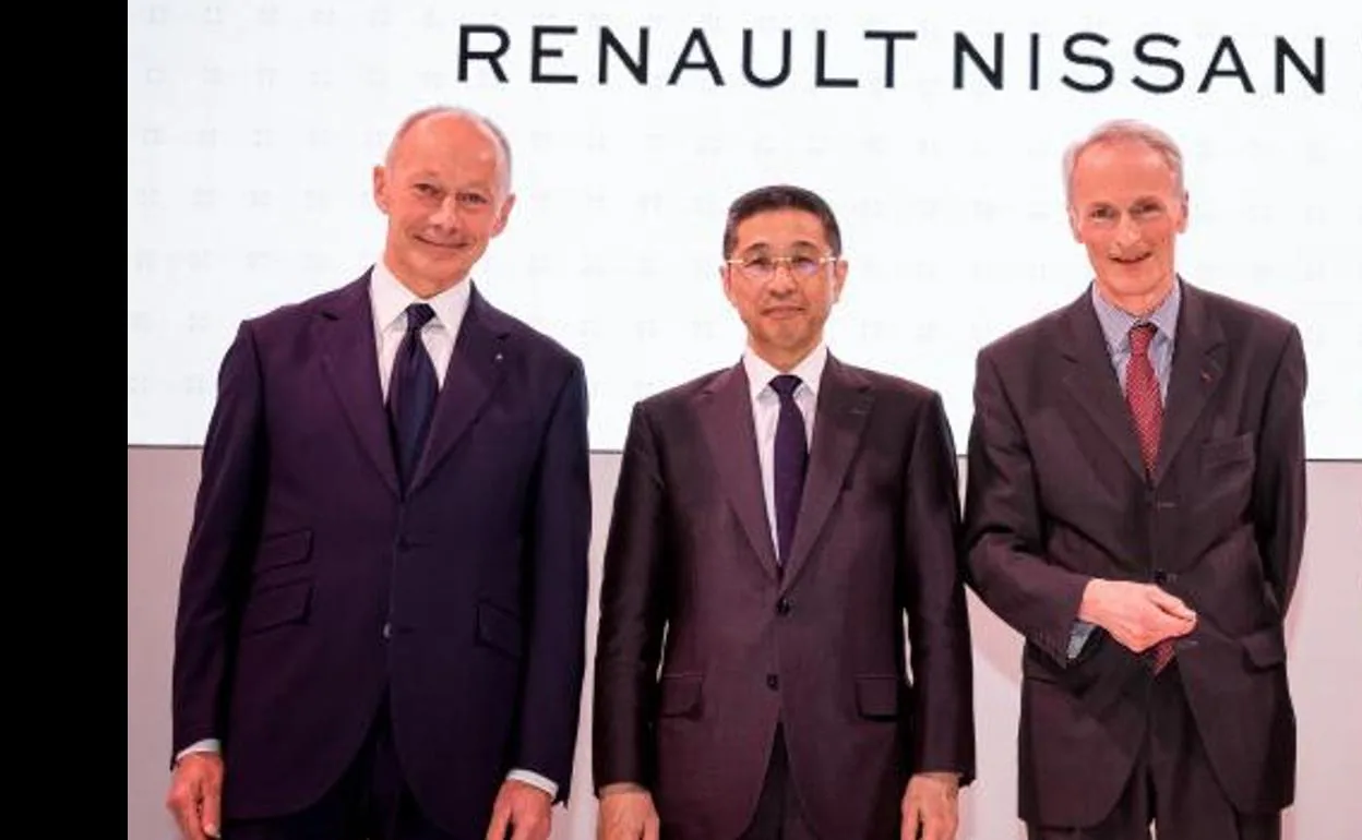 El director general de Renault, Thierry Bolloré, el presidente de Nissan Motor, Hiroto Saikawa, y Jean-Dominique Senard, presidente del fabricante francés.