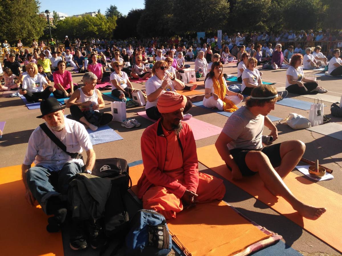 Fotos: Día del Yoga en el parque de la Paz